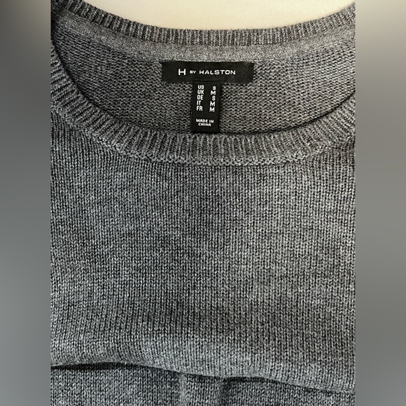 H by HALSTON Charcoal gray crew neck sweater size S. - Picture 10 of 13